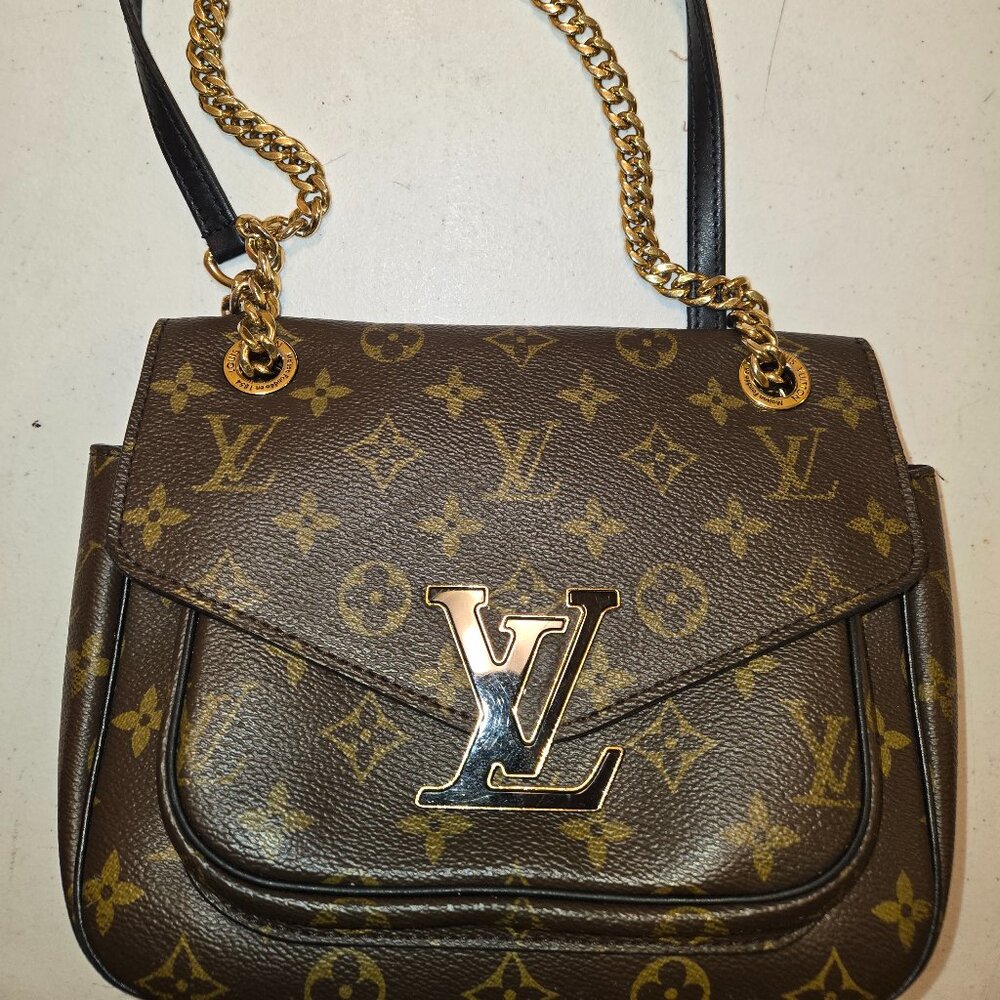 Louis Vutton Passy monogram handbag